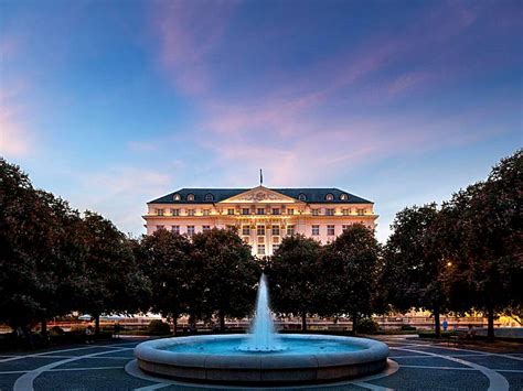 zagreb hotels near train station.